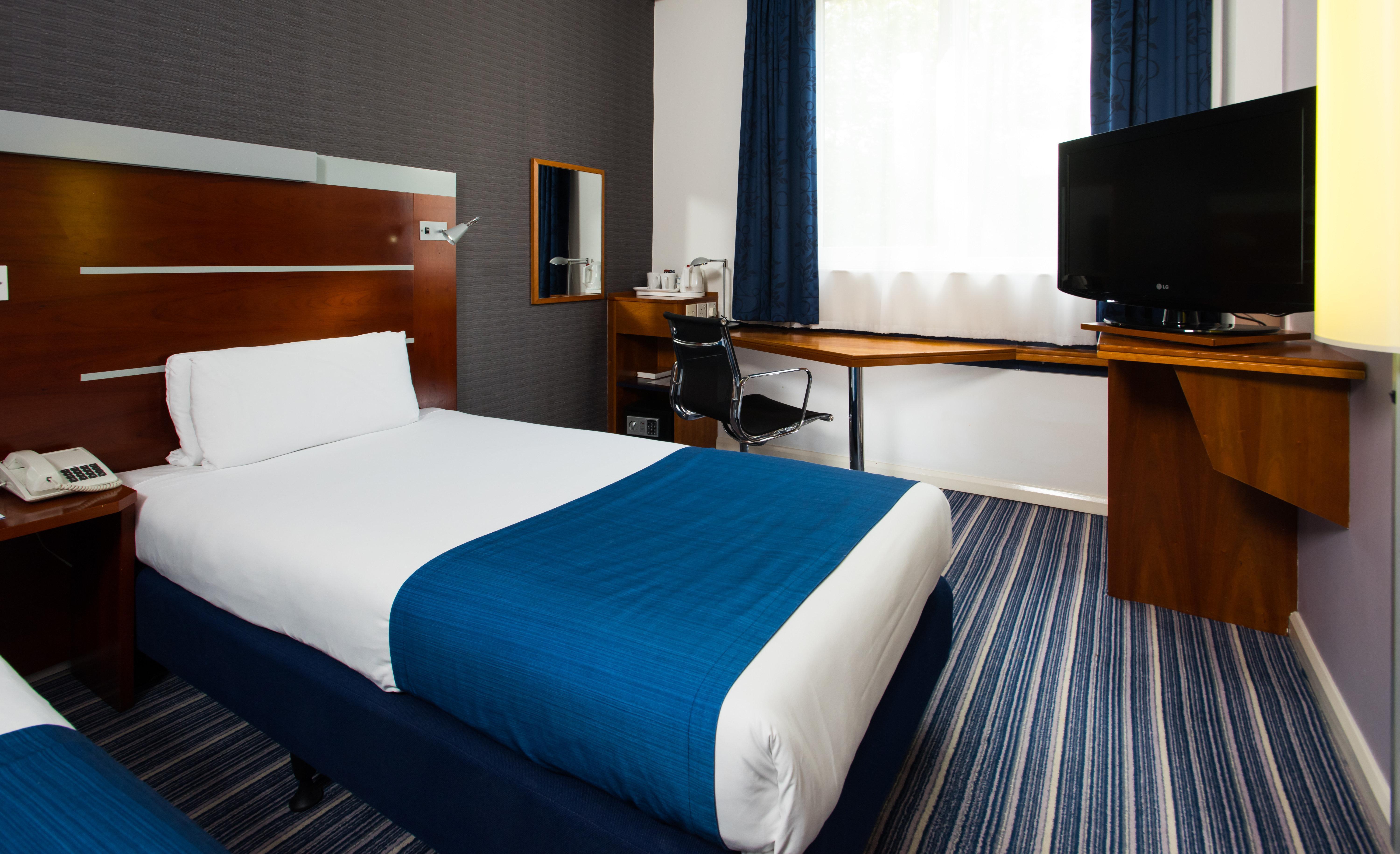 Holiday Inn Express London-Wimbledon-South, An Ihg Hotel Екстер'єр фото