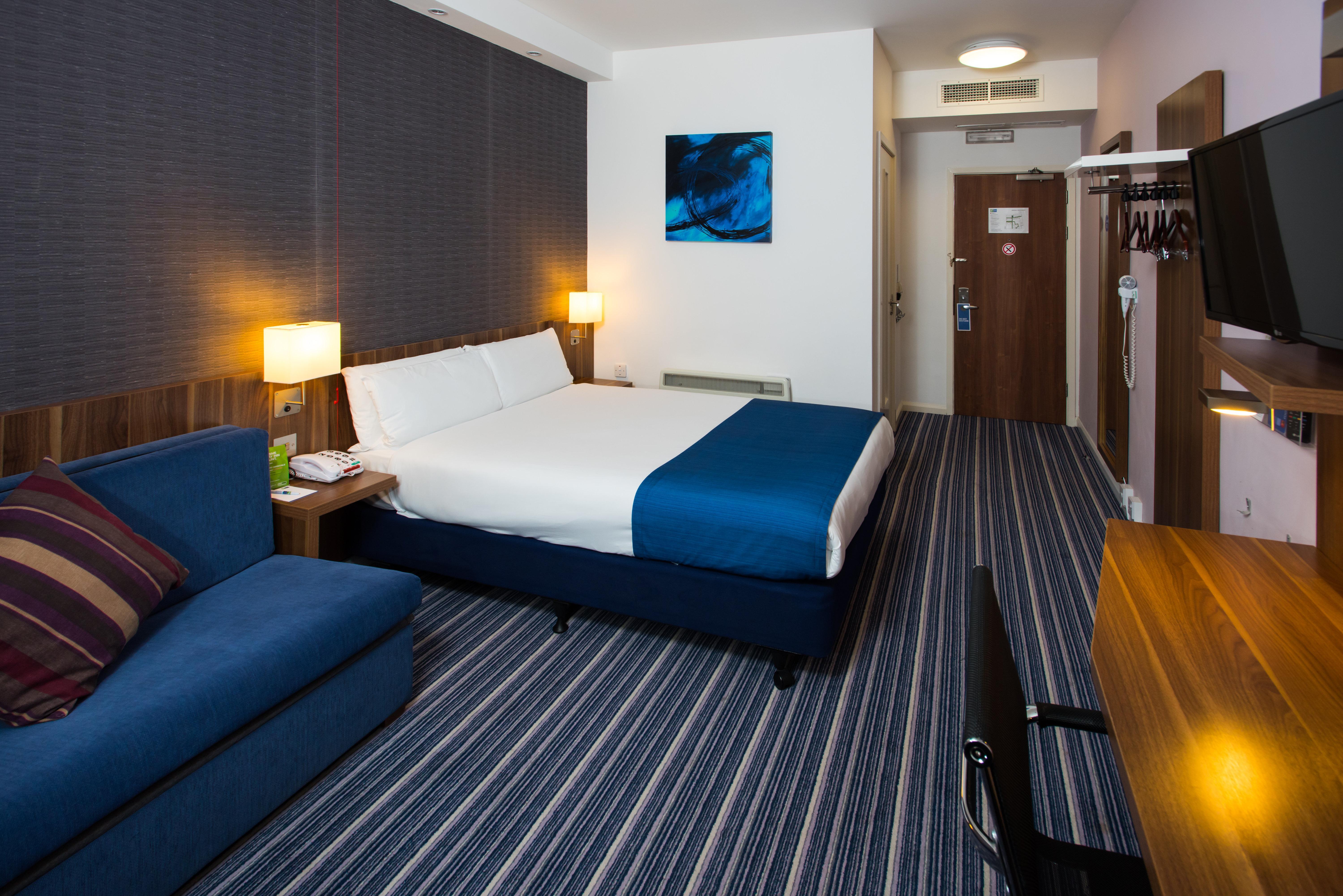 Holiday Inn Express London-Wimbledon-South, An Ihg Hotel Екстер'єр фото