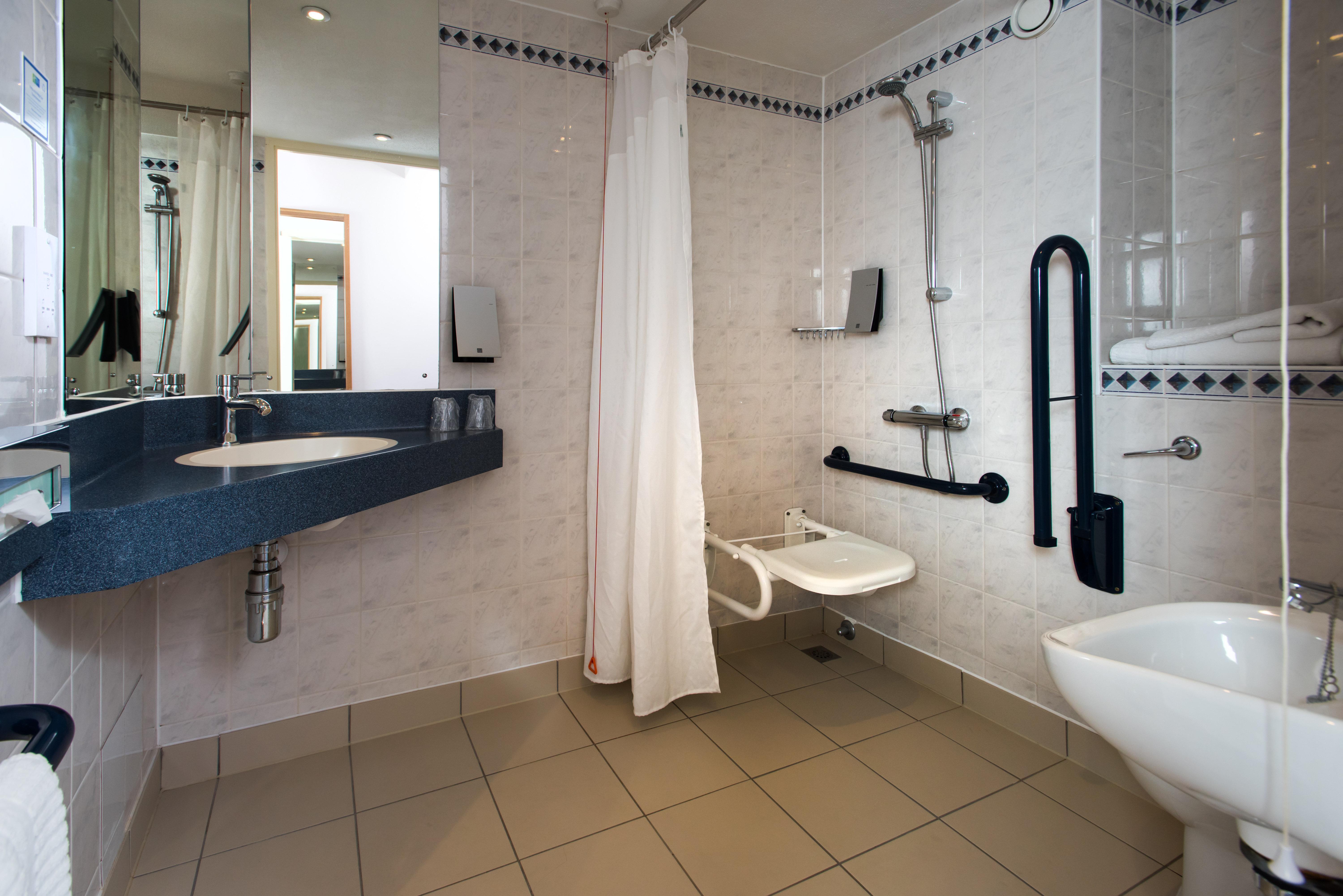 Holiday Inn Express London-Wimbledon-South, An Ihg Hotel Екстер'єр фото