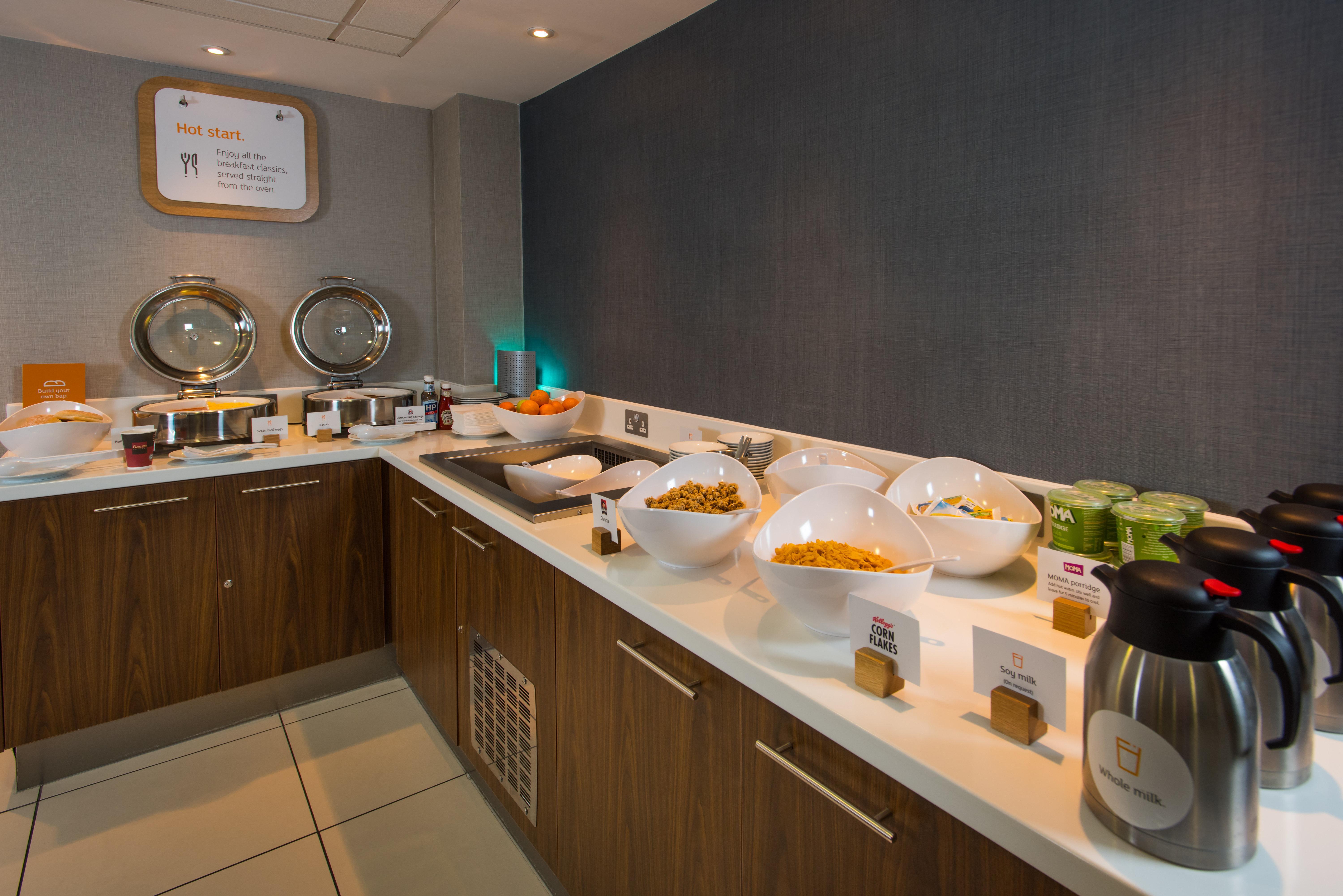 Holiday Inn Express London-Wimbledon-South, An Ihg Hotel Екстер'єр фото