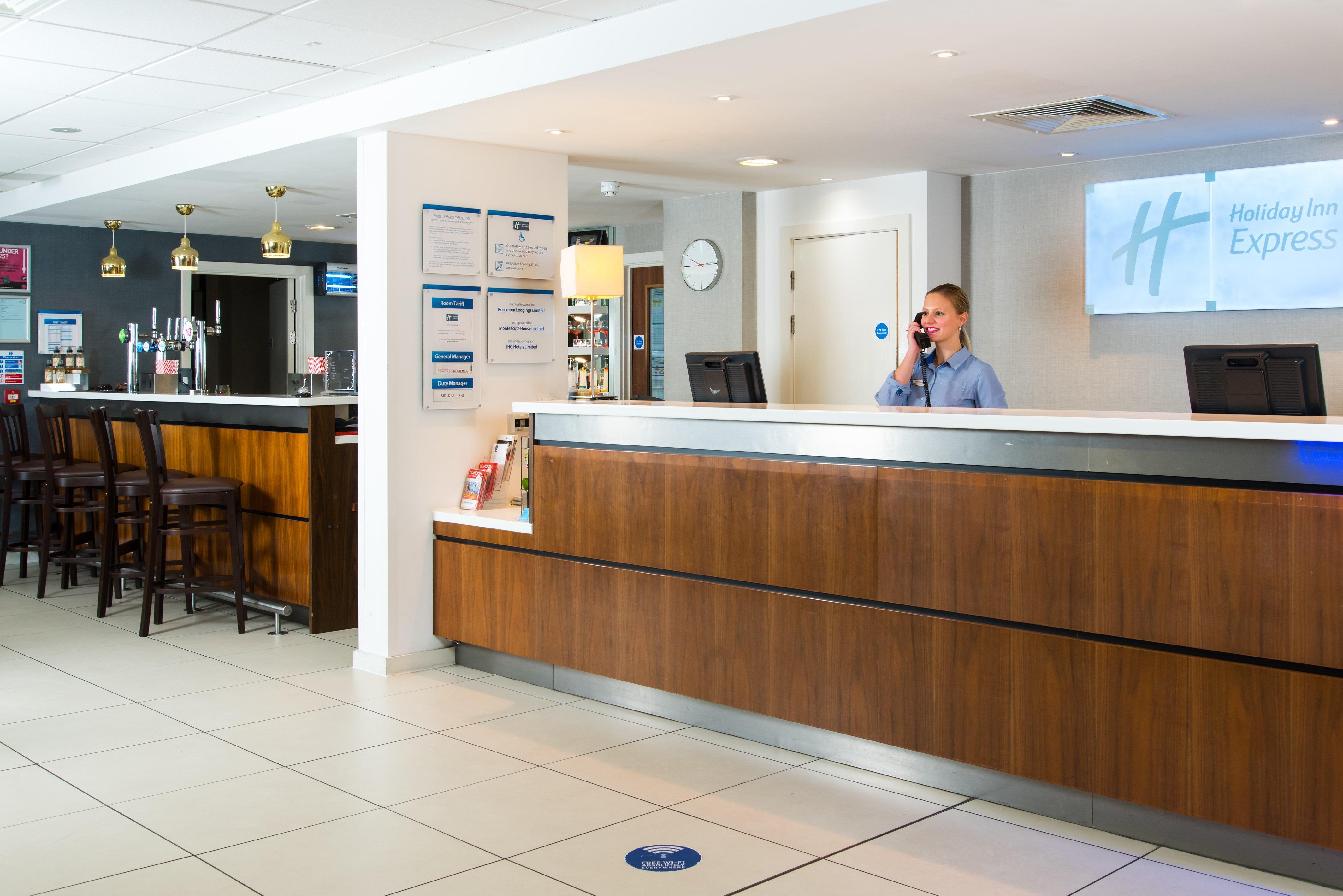 Holiday Inn Express London-Wimbledon-South, An Ihg Hotel Екстер'єр фото