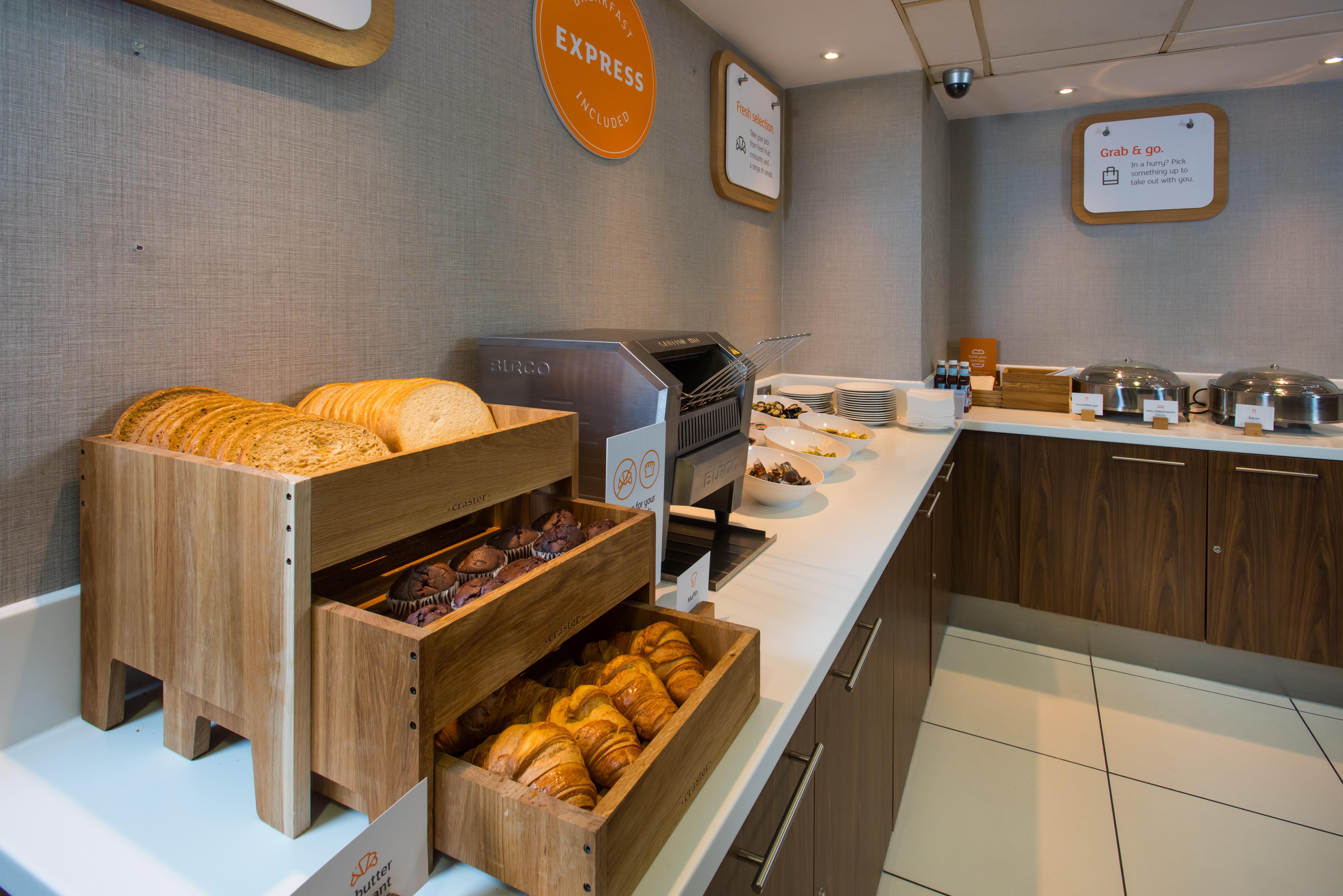 Holiday Inn Express London-Wimbledon-South, An Ihg Hotel Екстер'єр фото