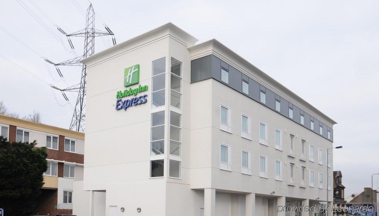 Holiday Inn Express London-Wimbledon-South, An Ihg Hotel Екстер'єр фото