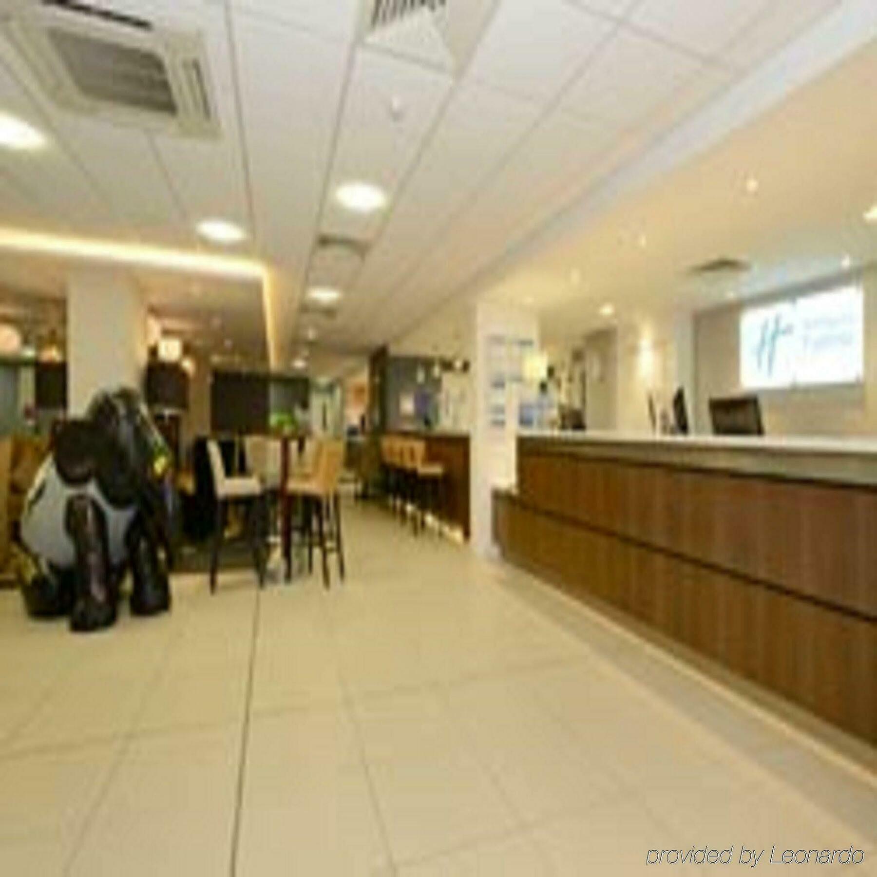 Holiday Inn Express London-Wimbledon-South, An Ihg Hotel Екстер'єр фото